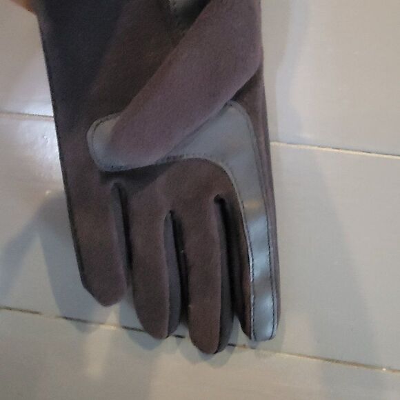 Isotoner Black Women's Lined Recycled Stretch Fleece Water Repellent Glo… - Picture 7 of 7